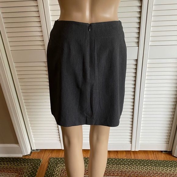 The Limited Stretch Skirt SZ 2 - Picture 2 of 4